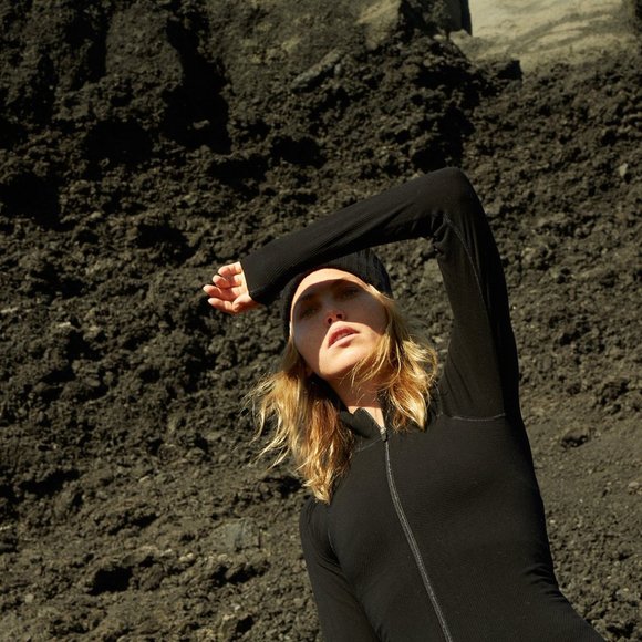 VYAYAMA SEAMLESS MICROMODAL CASHMERE HOODIE - Picture 4 of 5